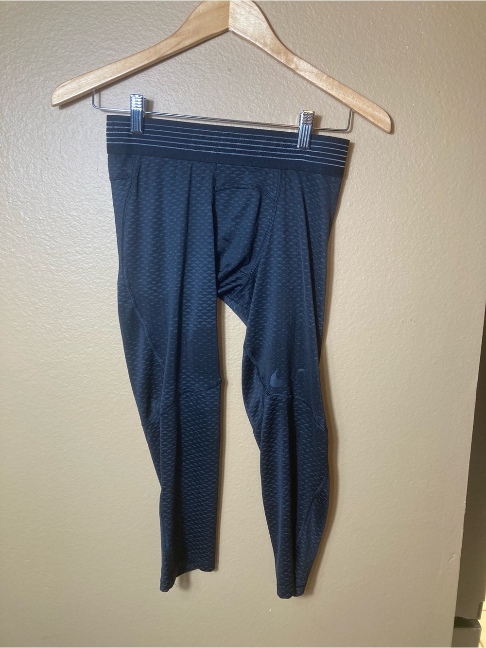 Men's Black Nike Dri-FIT 3/4 length Compression Leggings